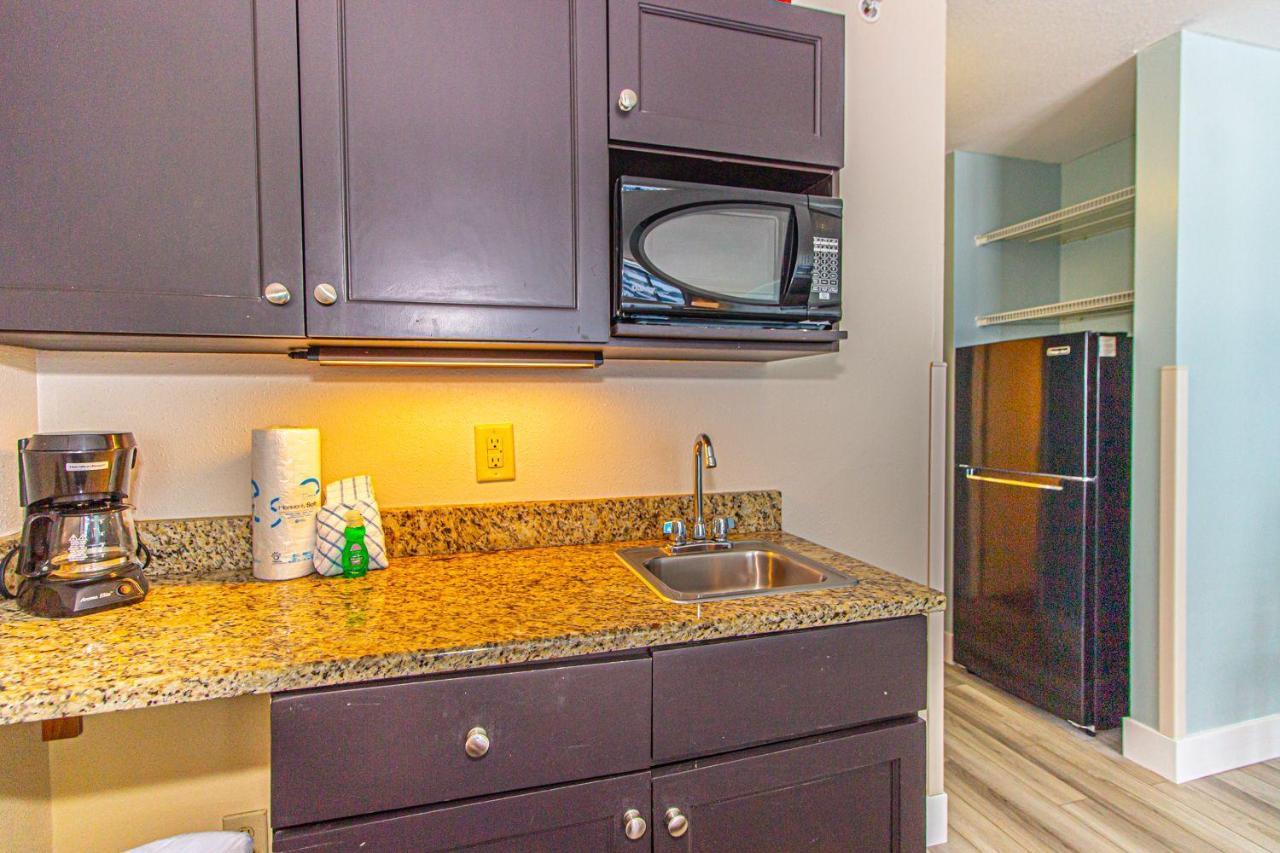 Landmark Resort King Suite Unit 710 Beautifully Updated Sleeps 4 マートルビーチ 部屋 写真